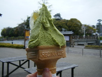 お城の前