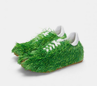 Loewe が春に向けて草で覆われたキャンバス スニーカーをリリース
