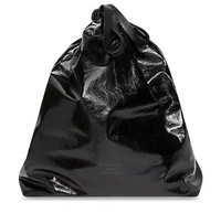バレンシアガが“ごみ袋”バッグを24万円で発売