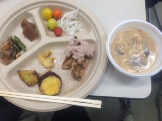 会合前のお食事会。