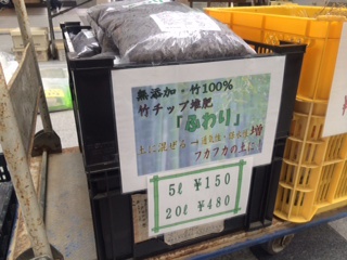 明日はバザール。