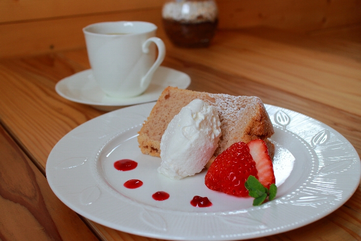 新シフォン　Strawberry Chiffon Cake