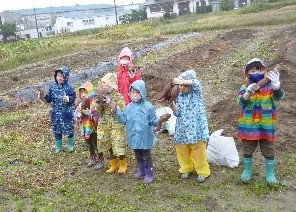 園児が芋ほり体験に来てくれました♪