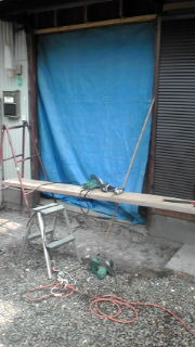 玄関サッシ解体！ 2011/04/16 13:03:43
