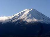 富士山雪化粧。一年はあっと言う間