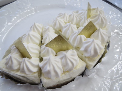 看護師さんが低糖質ケーキの試食をしてくださいました。