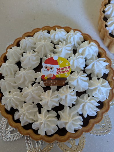 苺の生チョコタルトが人気です　春ですね