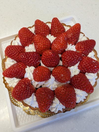 苺の生チョコタルトが人気です　春ですね