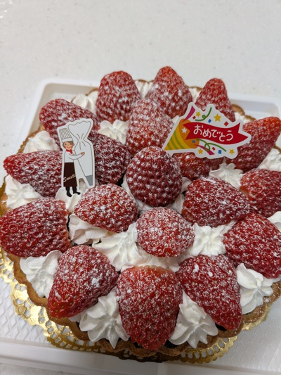 苺の生チョコタルトが人気です　春ですね