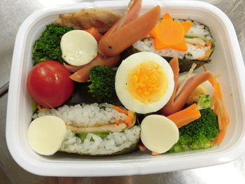 おにぎらず＆キャラ弁