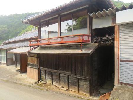 森の民家