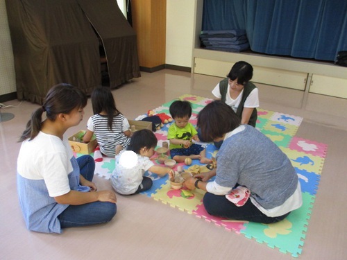 おままごとが大人気の さんさん広場♪