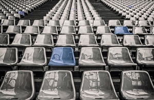 英検準二：empty/colorful/global/fair