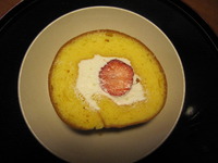 ロールケーキ（いちご）
