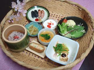 人気の竹籠御膳が「春」になりました。