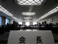 ４月度役員会は豪華な会議室で開催されました！ 2011/04/22 22:12:56