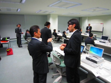 後期入会式にて２０名が加わり２６１名体制に！