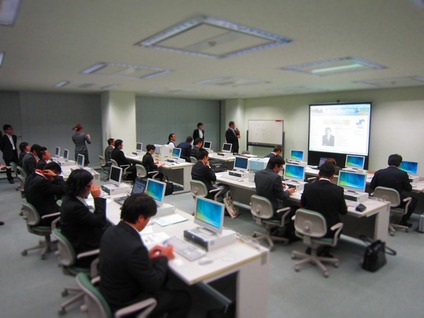 後期入会式にて２０名が加わり２６１名体制に！
