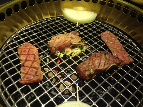 焼肉ハウス　　扇寿　　さん　で　　お肉～　☆