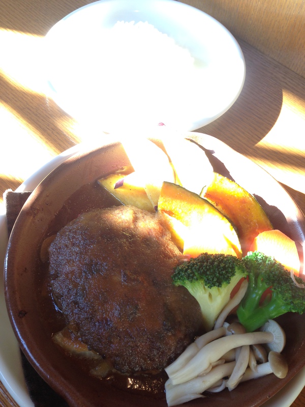 グリル　ヒネもス　　さん　で　　ランチ　　☆
