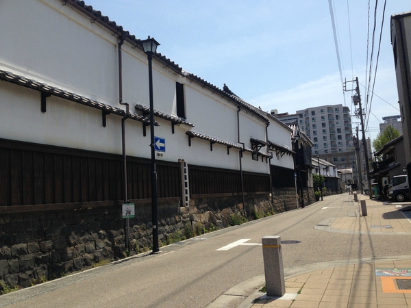 四間道　の　町並み　　を　　テクテク　　☆