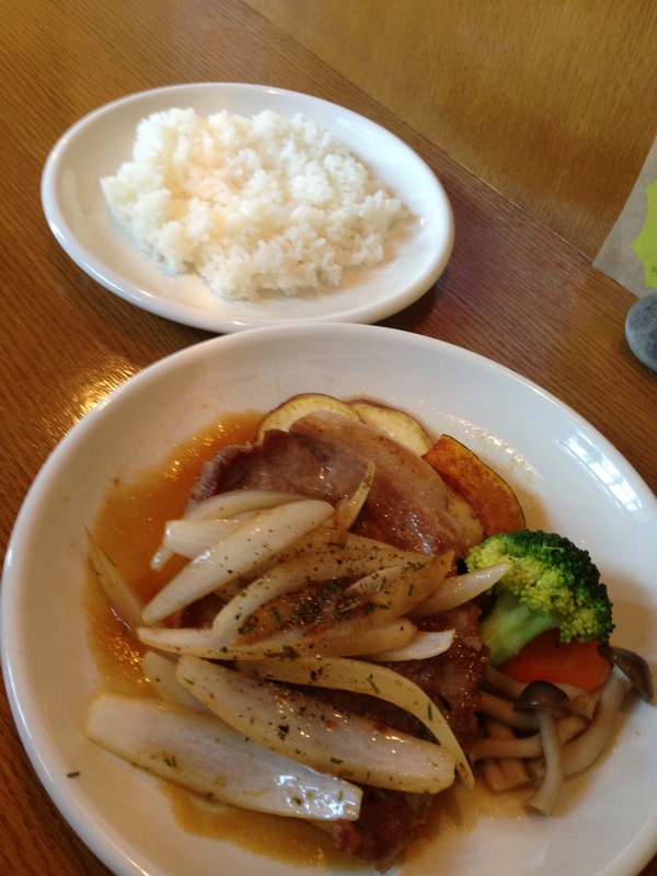 グリル　　ヒネもス　さん　で　　ランチ　☆