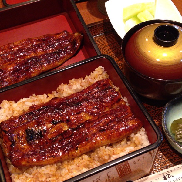 炭火焼うなぎ　松葉さん　で　　昼食　☆
