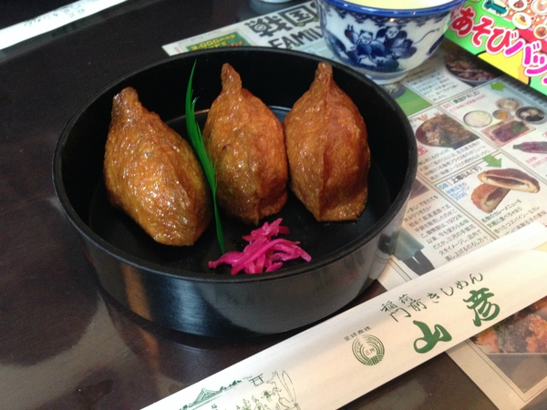 なぜだか　　豊川稲荷　門前　　で　　お蕎麦　　☆