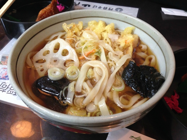 なぜだか　　豊川稲荷　門前　　で　　お蕎麦　　☆