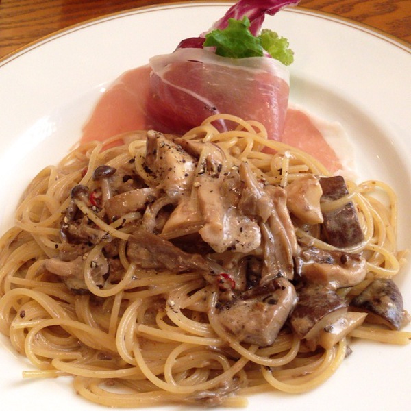 カフェ　ダイニングバー　カラカラさんで　ランチ☆