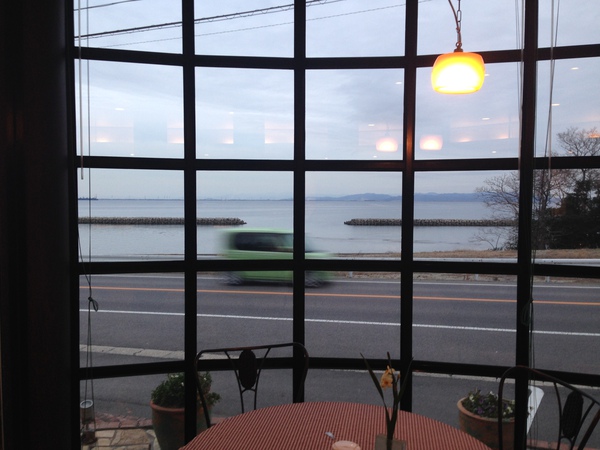 ＮＩＣＥ　ＷＡＶＥ　ＣＡＦＥ　さん　で　　軽食　☆