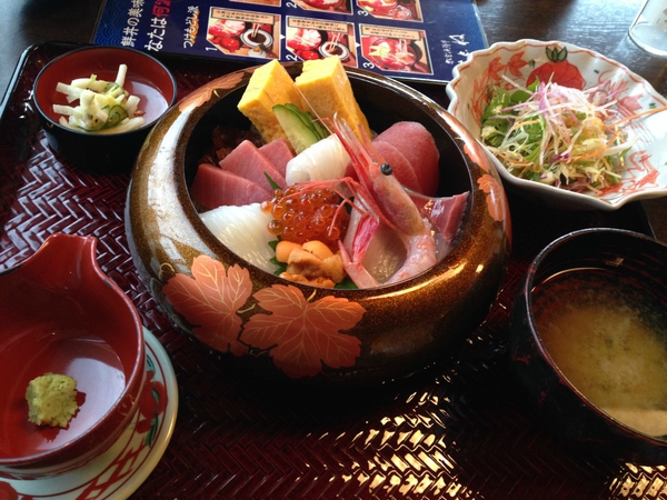能登海鮮丼　みとね　さん　で　昼食　☆