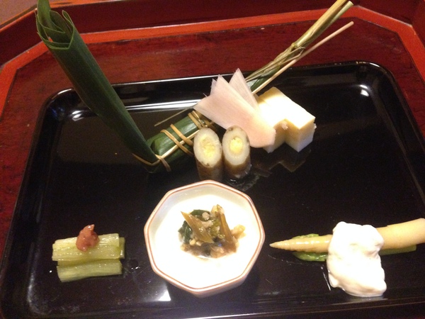 塔の茶屋　　さん　で　　　茶粥懐石　　☆