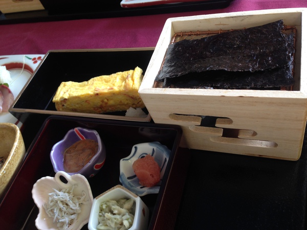 お宿の　朝は　　早い　・・・・・・・　☆