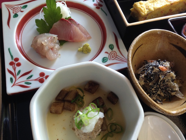 お宿の　朝は　　早い　・・・・・・・　☆