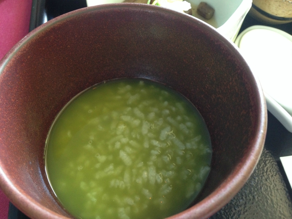 お宿の　朝は　　早い　・・・・・・・　☆