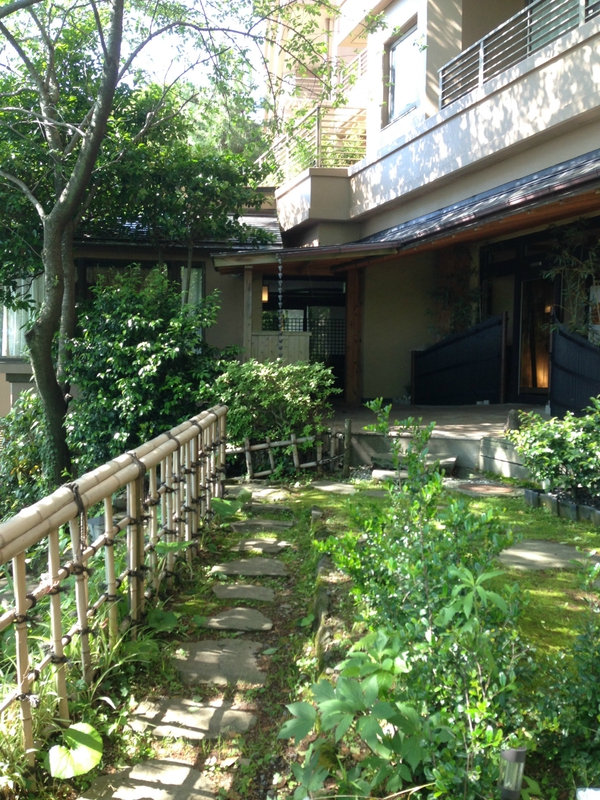 お宿の　朝は　　早い　・・・・・・・　☆