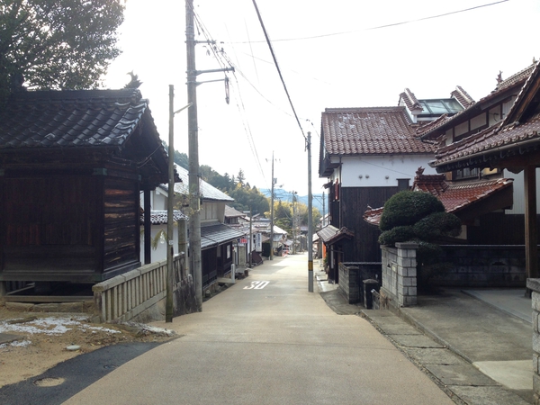 白市の　町並み　　を　　テクテク　　☆