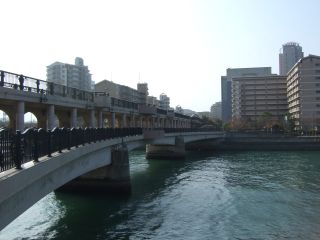 逆廻り　百道浜