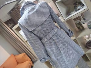 主役なスプリングコート。