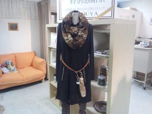 リボン、または髪用ネット。