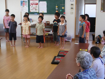 小島方ふれあいサロンと豊浜小児童クラブ　交流会