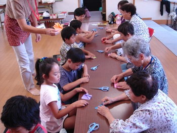 小島方ふれあいサロンと豊浜小児童クラブ　交流会