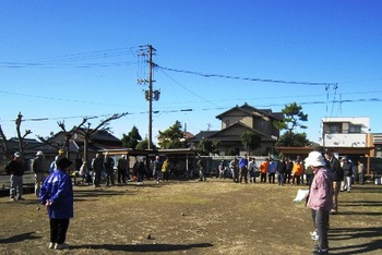 青空の下、ペタンク大会
