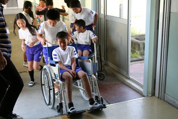 福田小学校4年生「はまぼうタイム」（福祉教育）