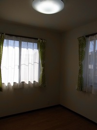 和モダン 小屋裏３階の家　〈洋室〉