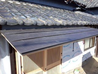 玄関庇　平葺き