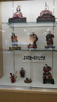 故郷のひな人形展　都田図書館展示コーナー