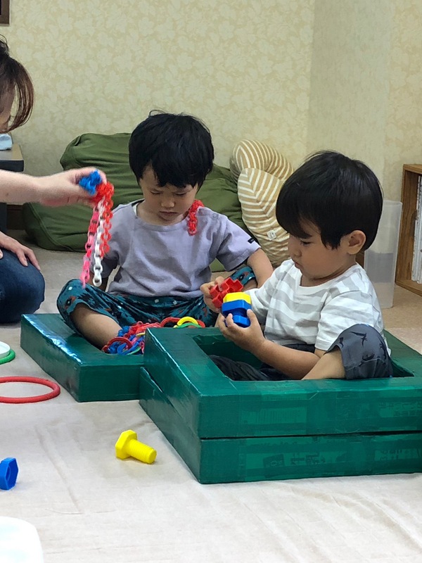 同じくらいの月齢の親子と会えるかな。「１歳あつまれ」「２歳あつまれ」開催します。