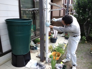 雨水タンクの取り付け